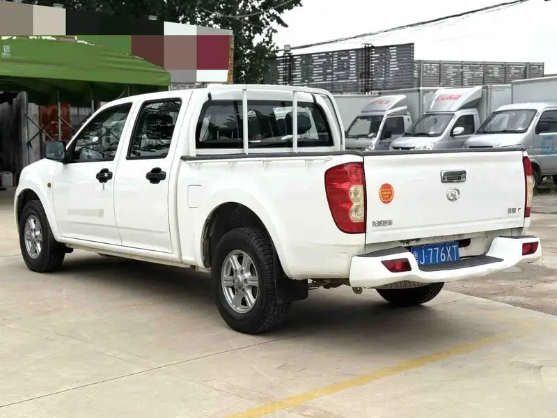 Vehicle photo 4