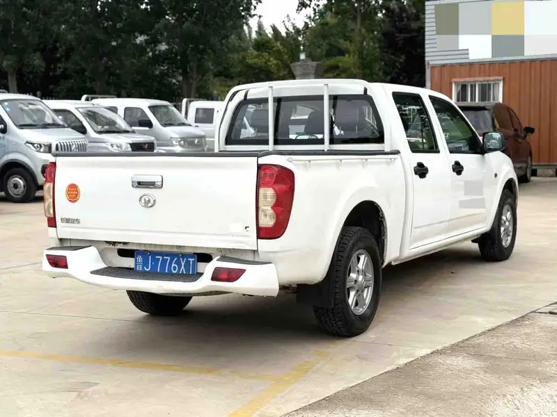 Vehicle photo 5