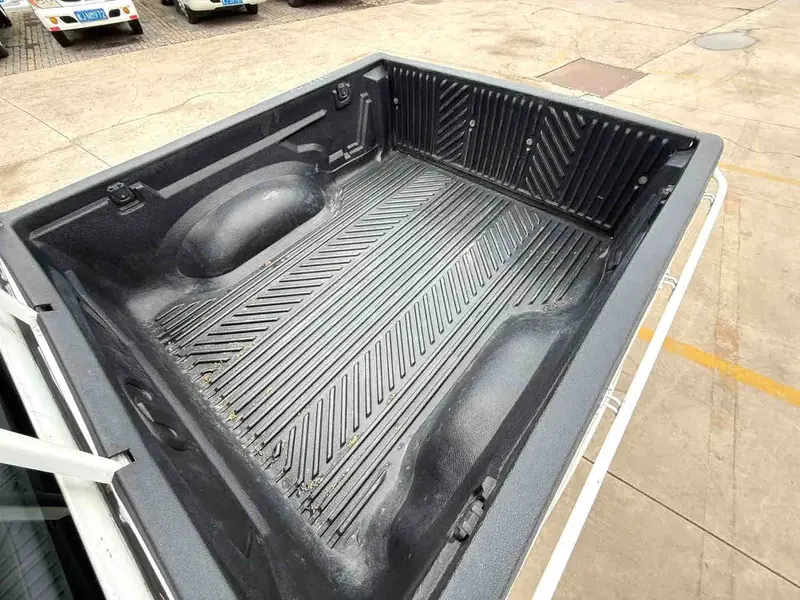 Vehicle photo 7