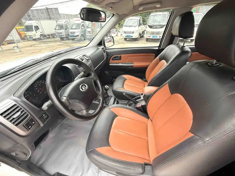Vehicle photo 8