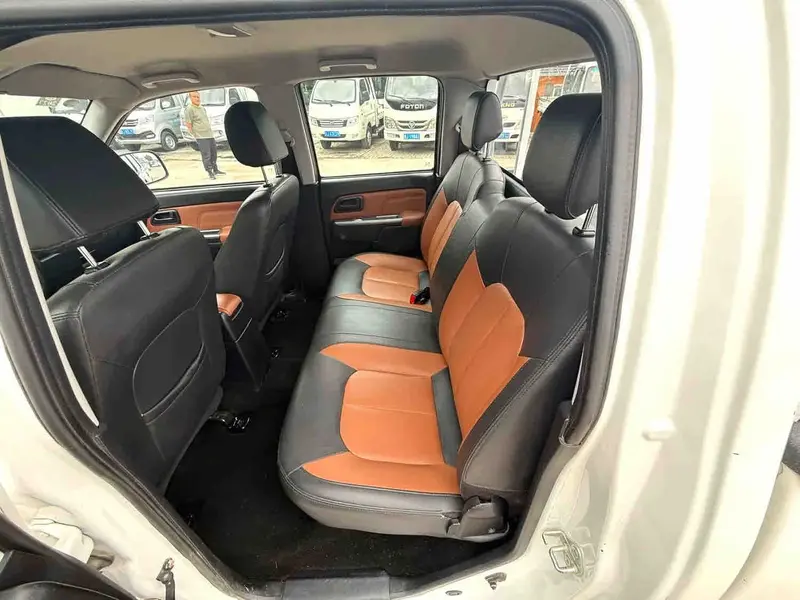 Vehicle photo 9