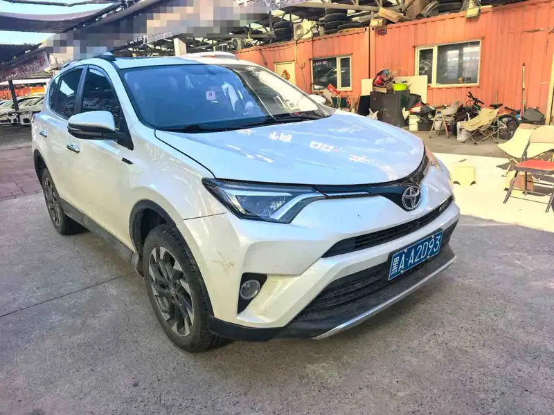 Vehicle photo 2