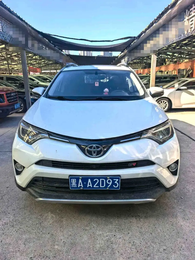 Vehicle photo 3