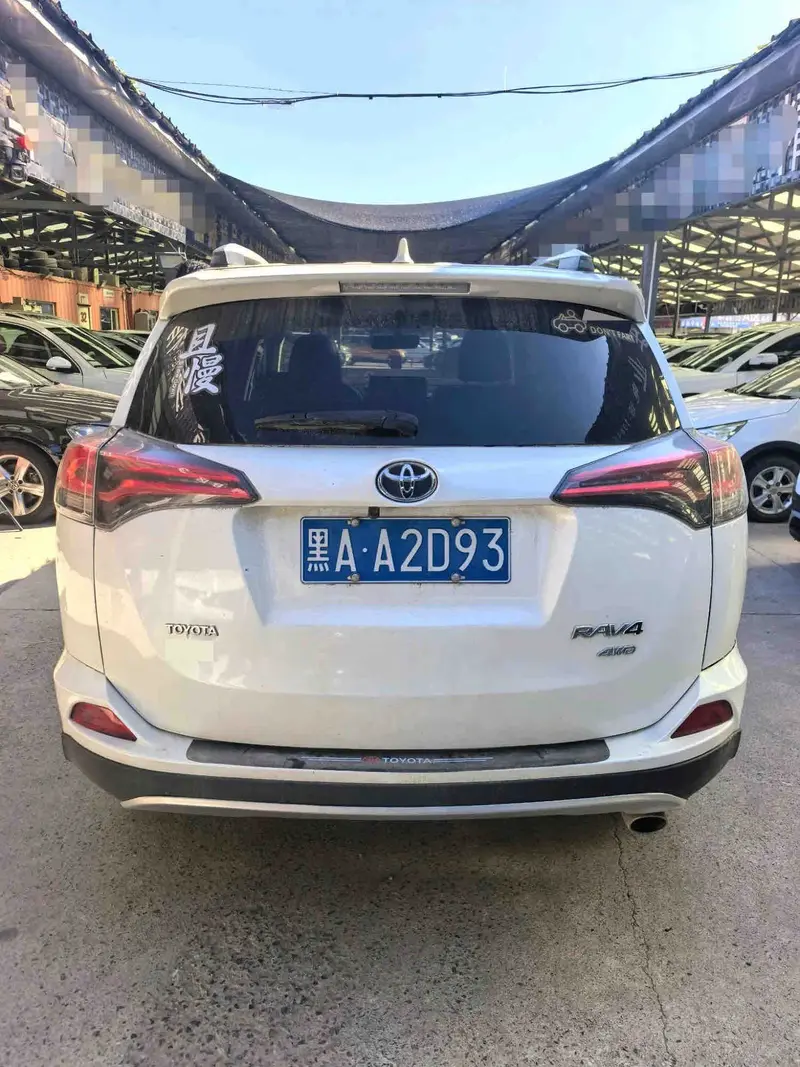 Vehicle photo 4