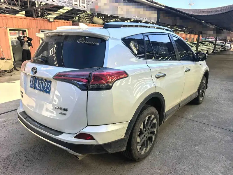 Vehicle photo 5
