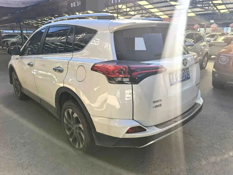 Vehicle photo 6