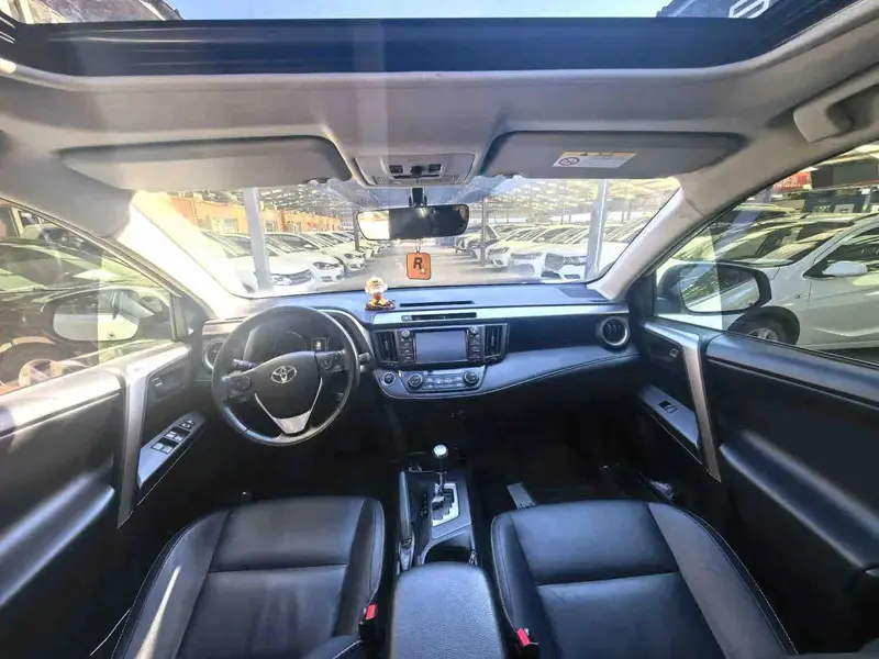 Vehicle photo 7