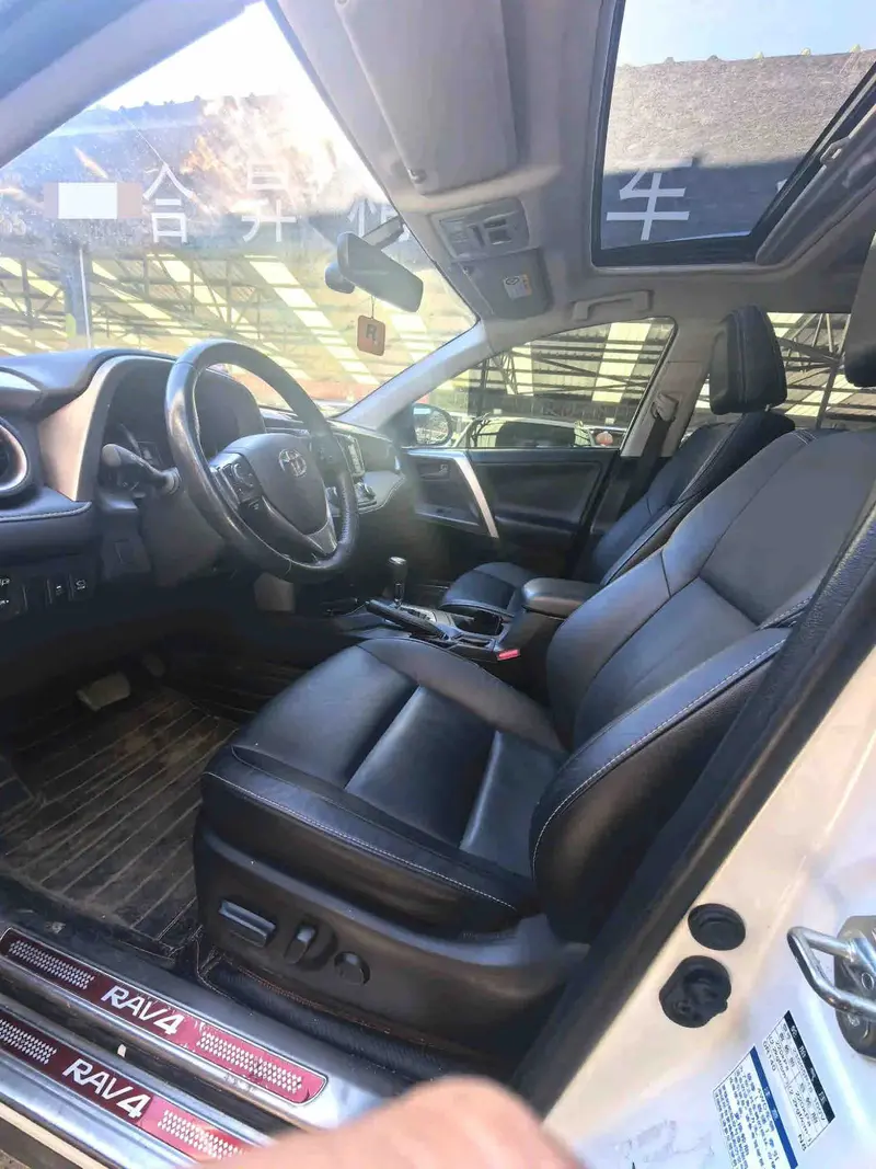 Vehicle photo 8