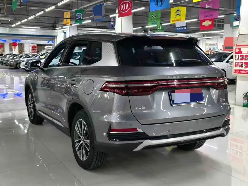 Vehicle photo 4