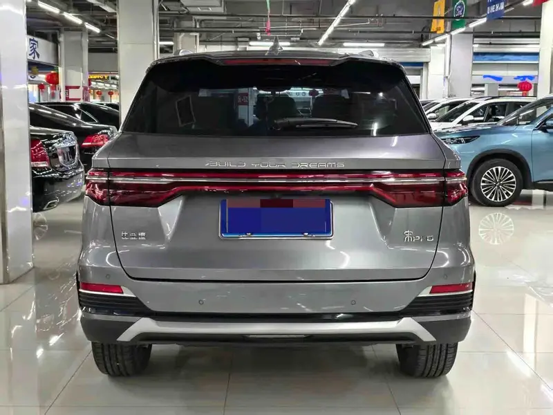 Vehicle photo 6