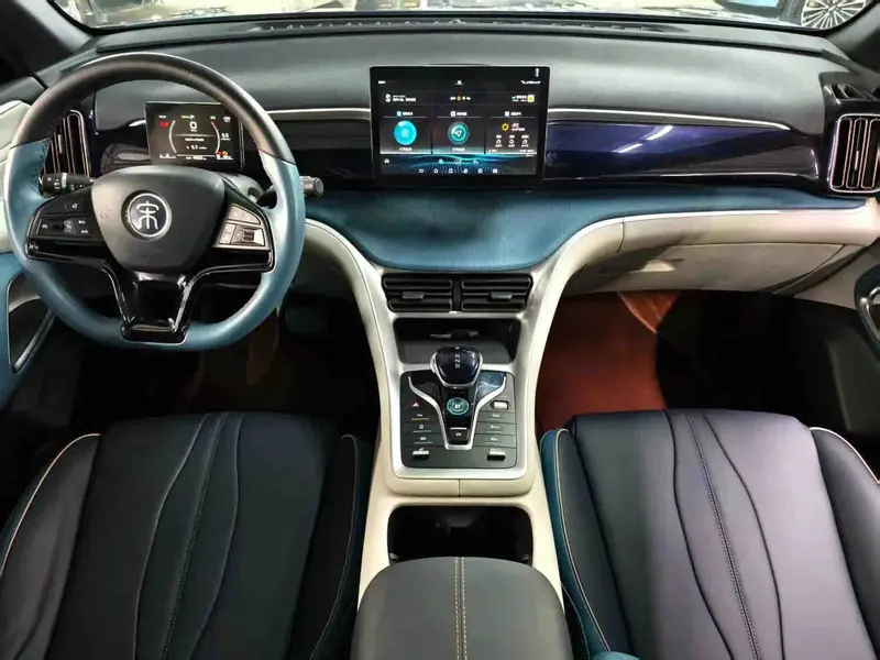 Vehicle photo 8