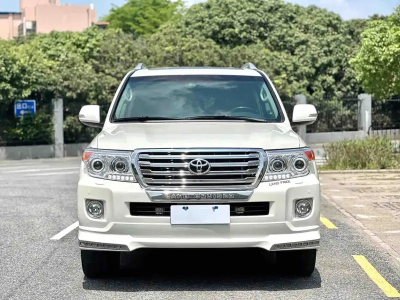 Vehicle photo 2