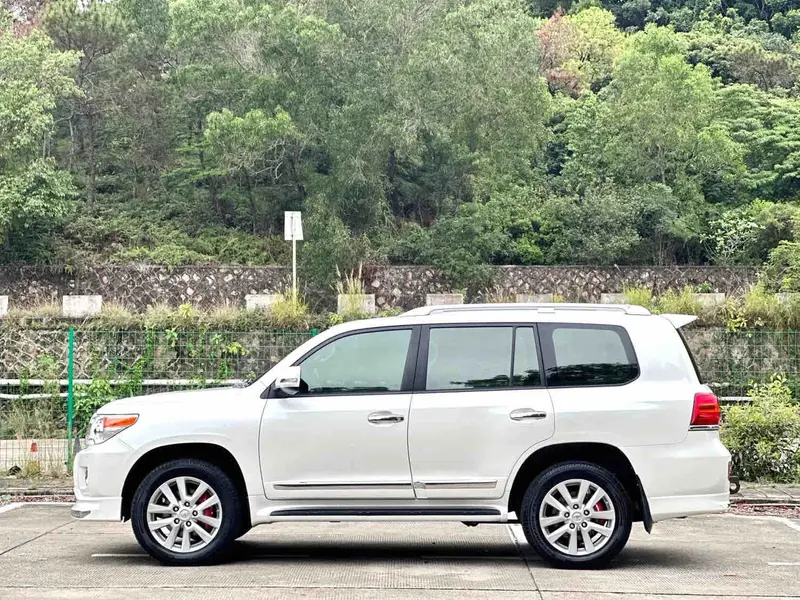 Vehicle photo 3