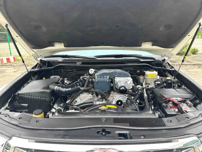 Vehicle photo 11