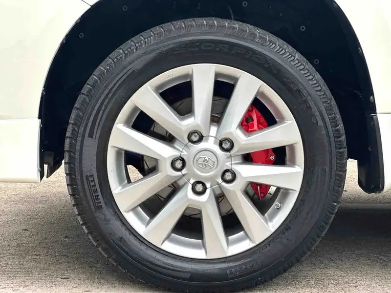 Vehicle photo 12