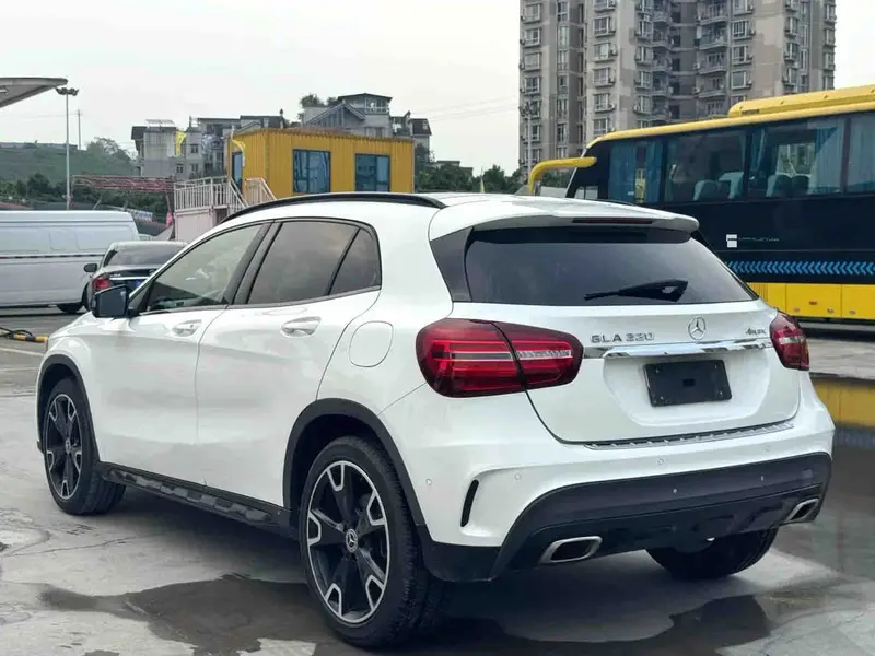 Vehicle photo 4