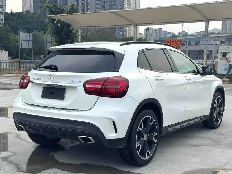 Vehicle photo 5