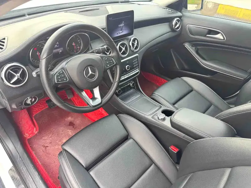 Vehicle photo 6