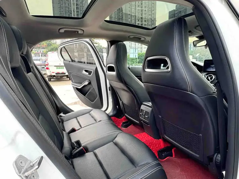 Vehicle photo 8