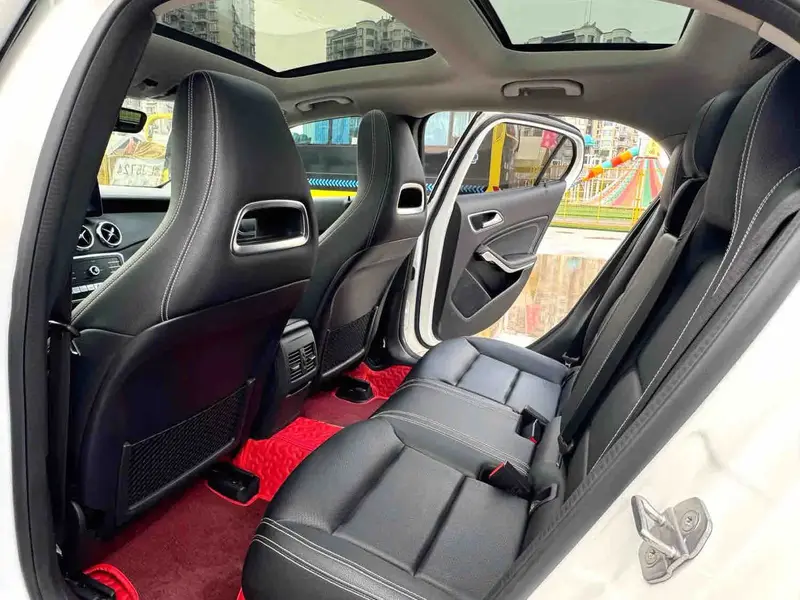 Vehicle photo 9