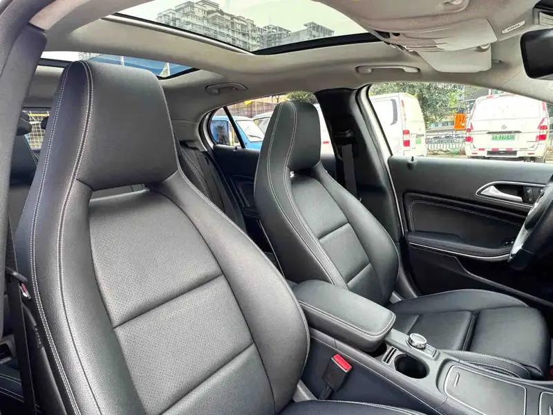 Vehicle photo 10