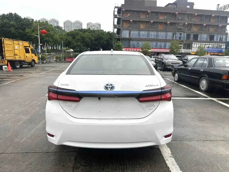 Vehicle photo 4