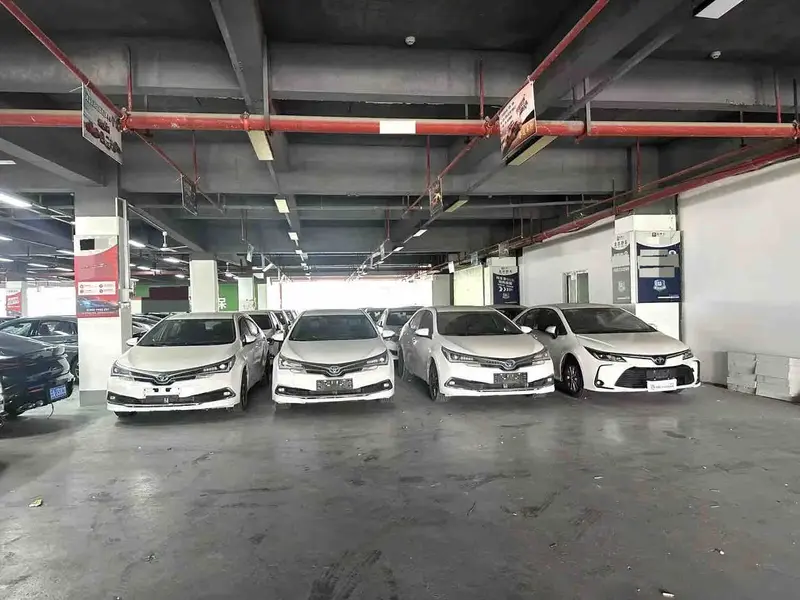 Vehicle photo 8