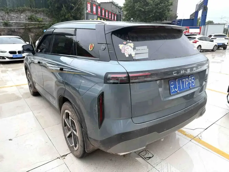 Vehicle photo 4