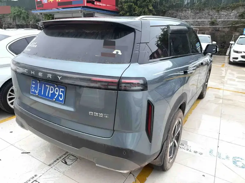 Vehicle photo 5
