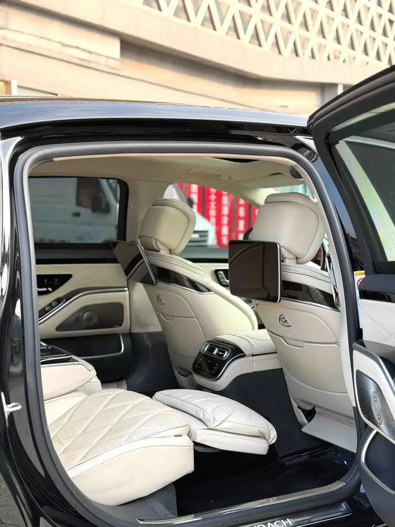 Vehicle photo 4