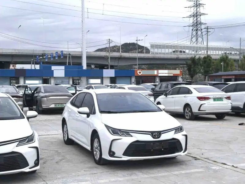 Vehicle photo 2