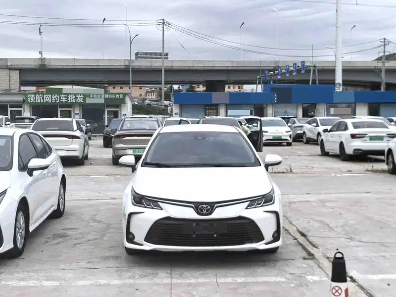 Vehicle photo 3
