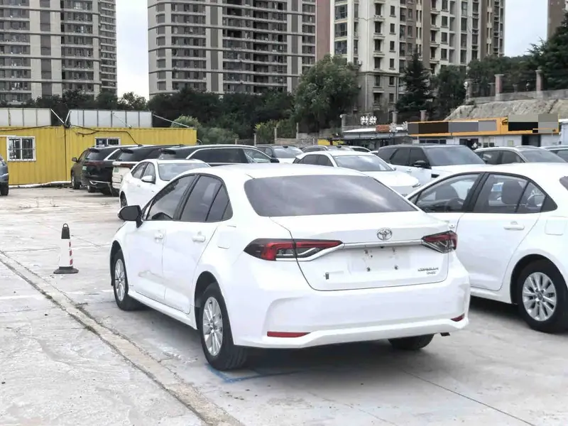 Vehicle photo 4