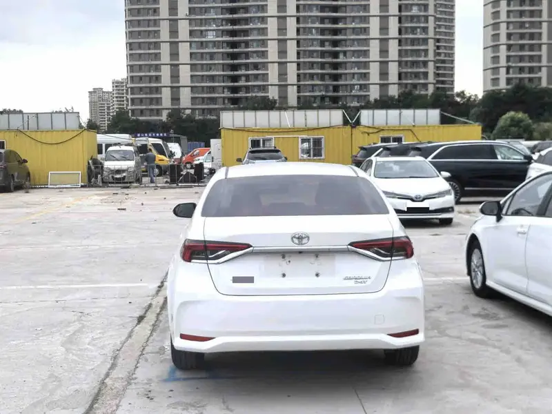 Vehicle photo 5