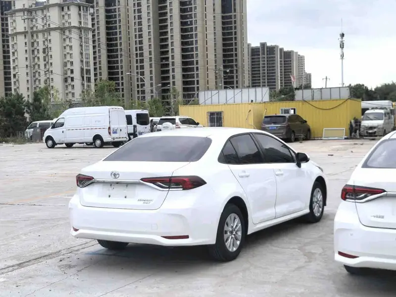 Vehicle photo 6
