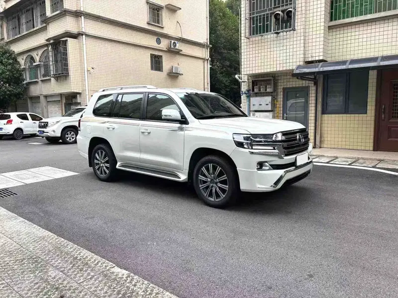 Vehicle photo 2