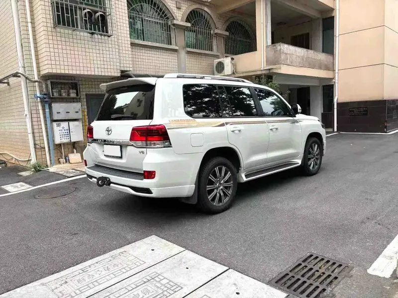 Vehicle photo 4