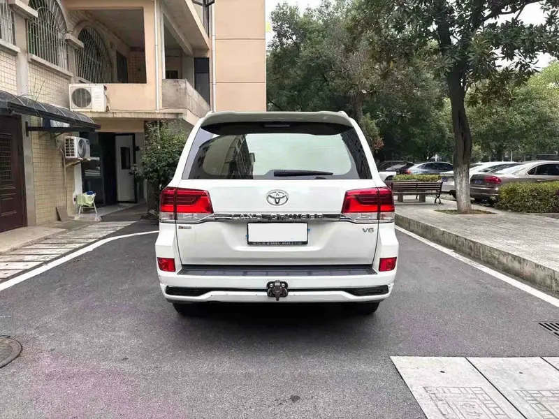 Vehicle photo 5