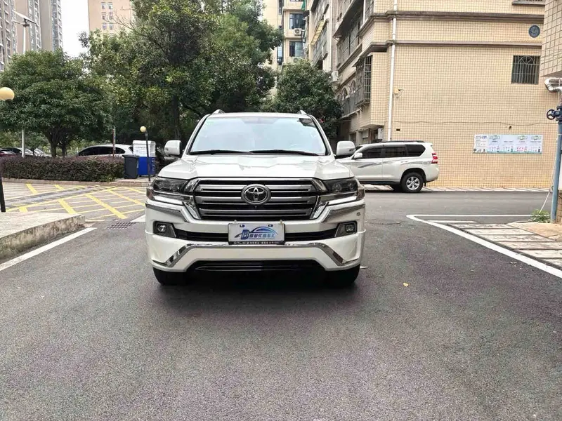Vehicle photo 6