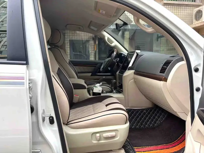 Vehicle photo 10