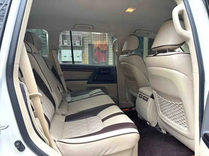 Vehicle photo 11