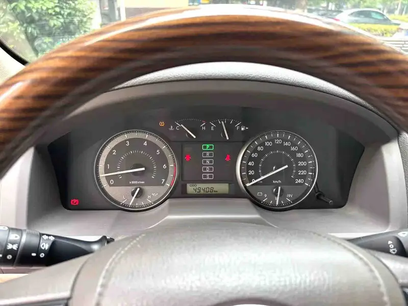 Vehicle photo 13