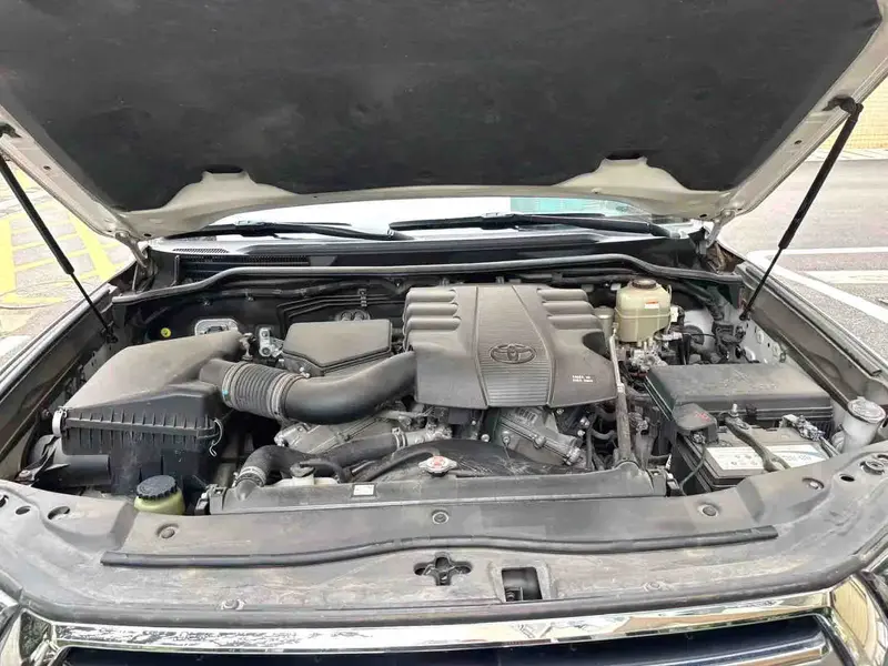 Vehicle photo 14