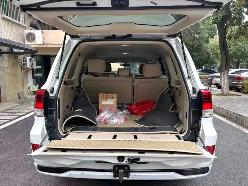 Vehicle photo 15