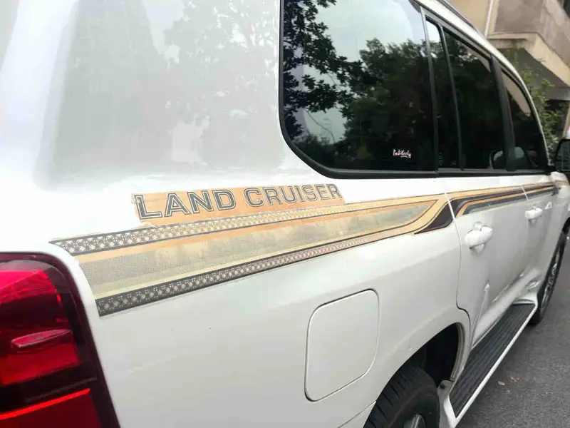 Vehicle photo 16