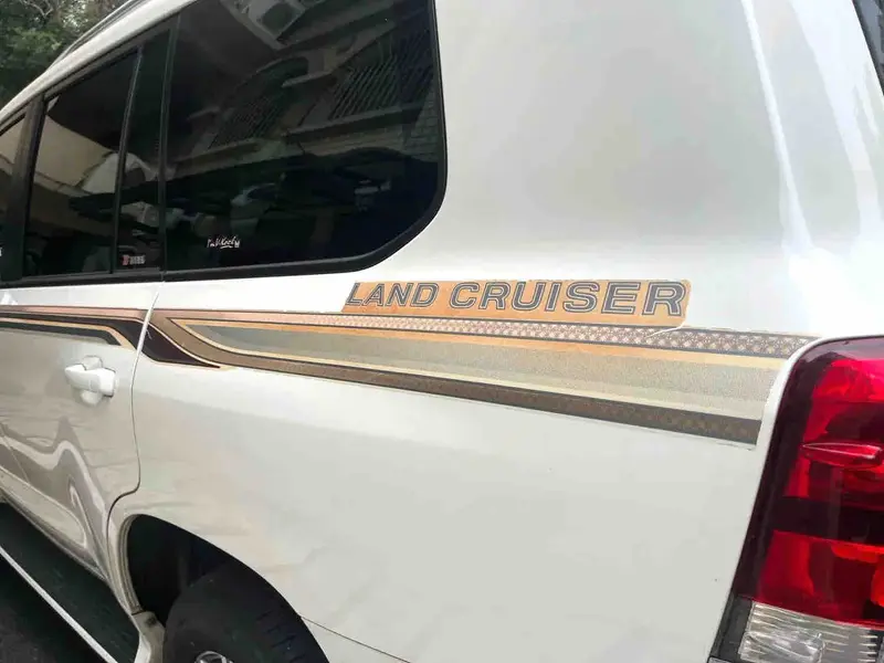 Vehicle photo 17