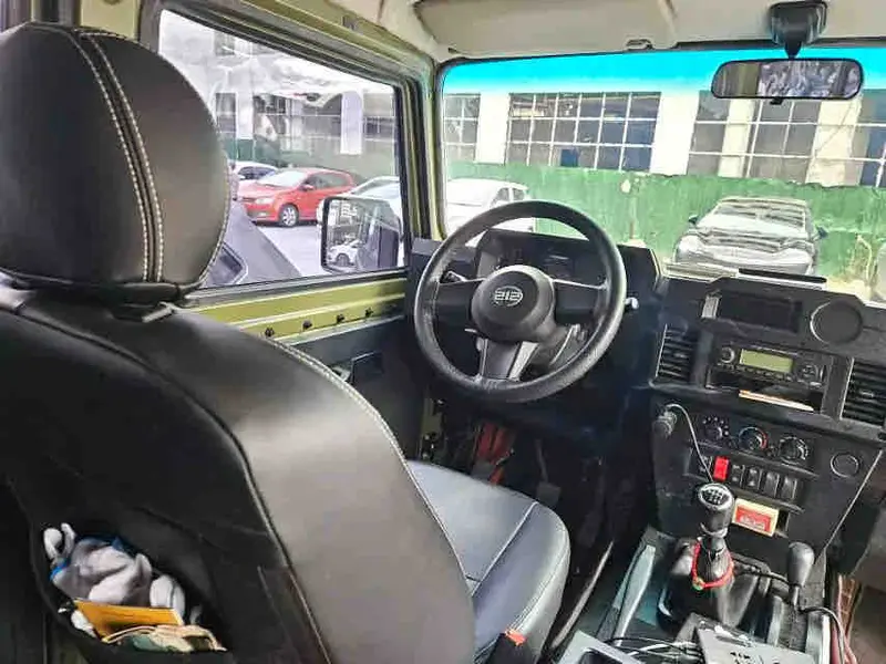 Vehicle photo 5