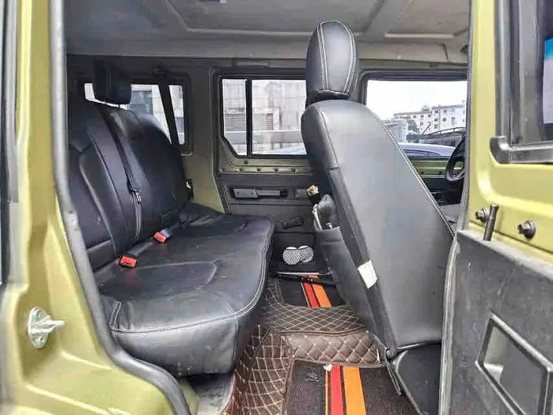 Vehicle photo 6