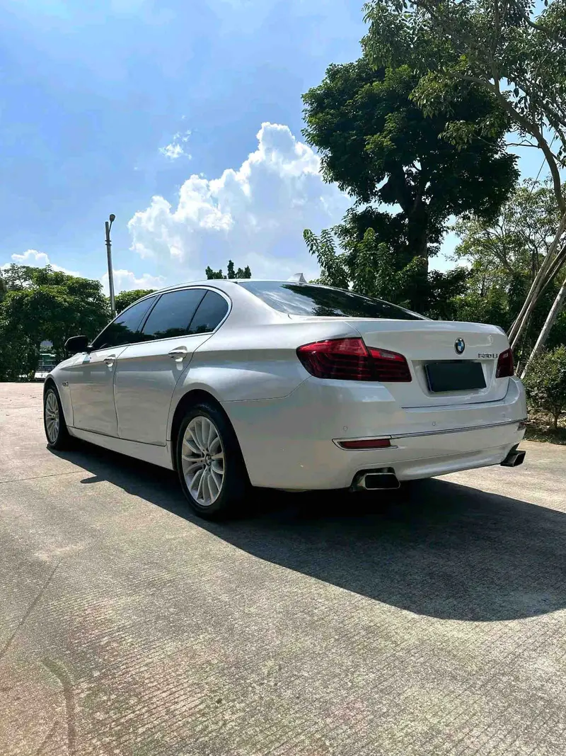 Vehicle photo 4