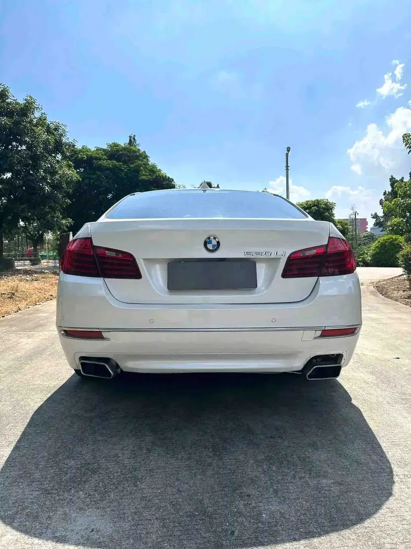 Vehicle photo 5